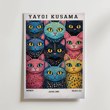 Yayoi Kusama Polka Dot Cat Parade Poster – Motivet föreställer en samlad grupp katter med intensiva blickar och lekfulla