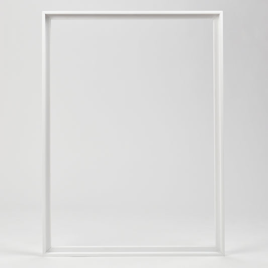 Bozetto Canvas Träram Vit (svävande ram) står upprätt mot en vit bakgrund, redo att visa upp din konst.