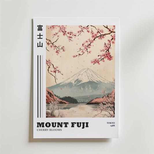 Mount Fuji Poster från Bozetto föreställer körsbärsträd framför Fuji, japansk elegans med japanska tecken, fet text "Mount Fuji Cherry Blooms" och "Tokyo 1988" på en pastellfärgad bakgrund.