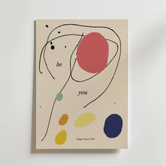 Quiet Confidence Poster by Bozetto har abstrakta röda, gröna, gula, orange och blå former med svarta böjda linjer. "be you" i gemener adderar enkelhet, medan Magic Poster Club syns längst ner på en ljusbeige bakgrund.