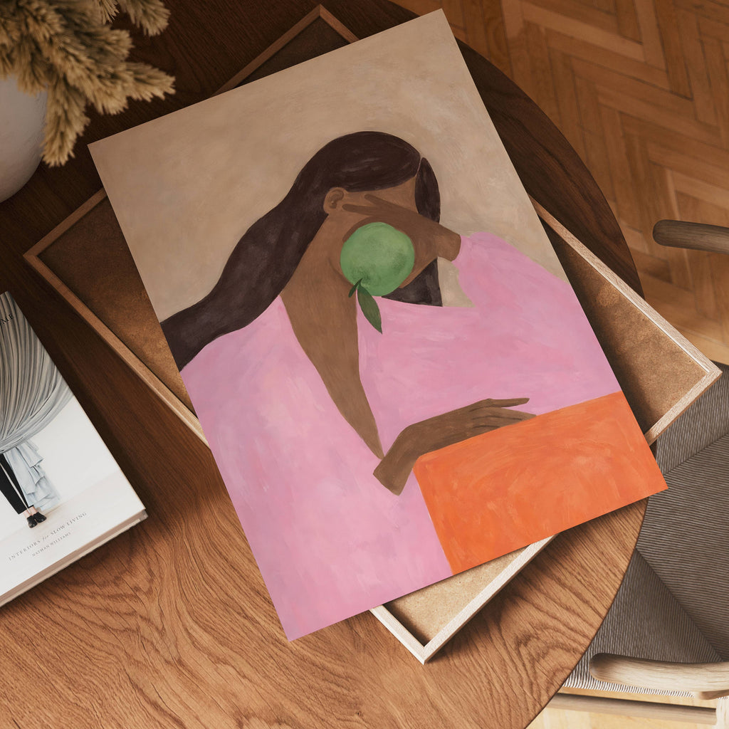 Woman With Apple Poster – poster väggdekoration