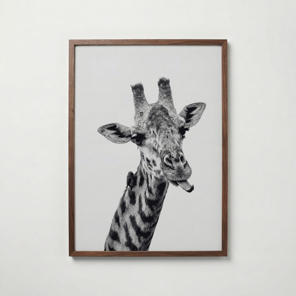 Cheeky Giraffe Poster – valnötsram