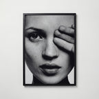 Hidden Gaze Poster – svart ram
