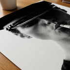 Noir Smoke Poster – närbild på papper