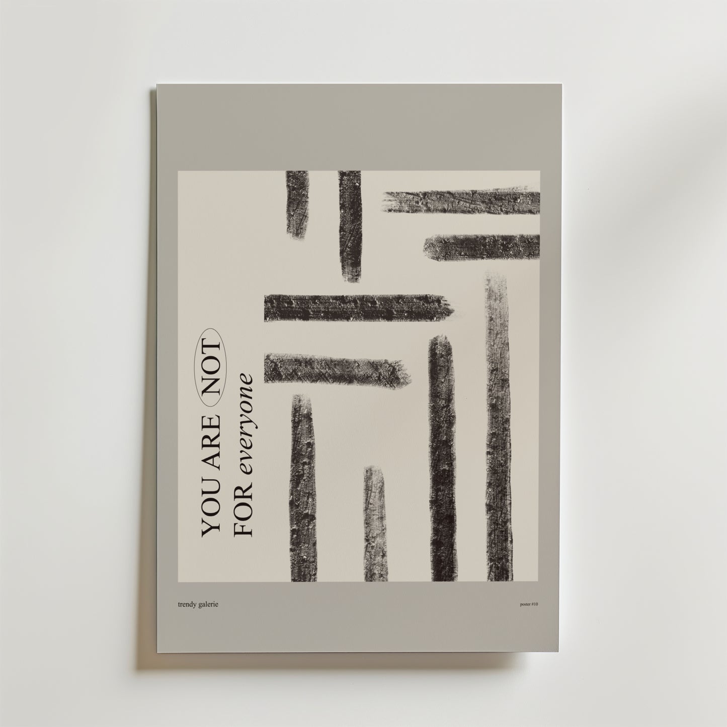 You Are Not For Everyone Poster från Bozetto har en minimalistisk design med svarta texturerade linjer, text i blandad font och en ljusgrå kant som uttrycker äkthet och individualitet.