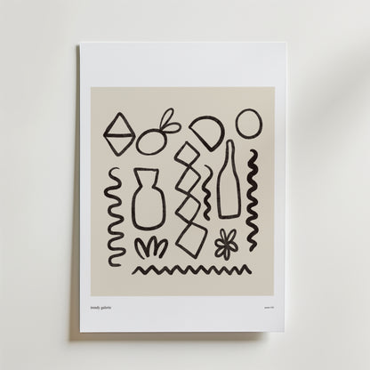 Bozetto Organic Rhythm Poster visar abstrakta svarta linjeteckningar av flaskor, vaser och former på en beige bakgrund som ger organiskt lugn och elegans till ditt rum, på en vit matta.