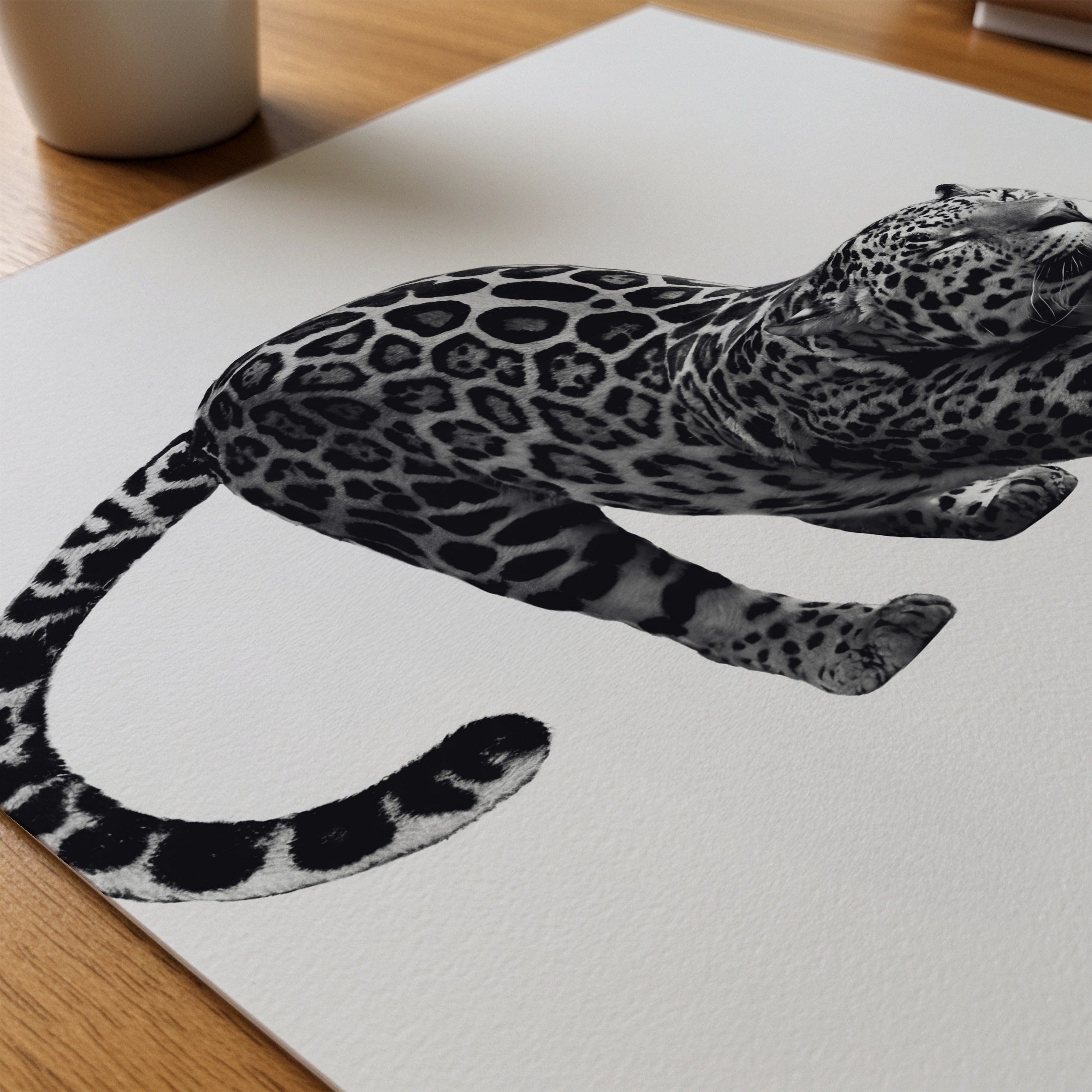 Stretching Leopard Poster – närbild på papper