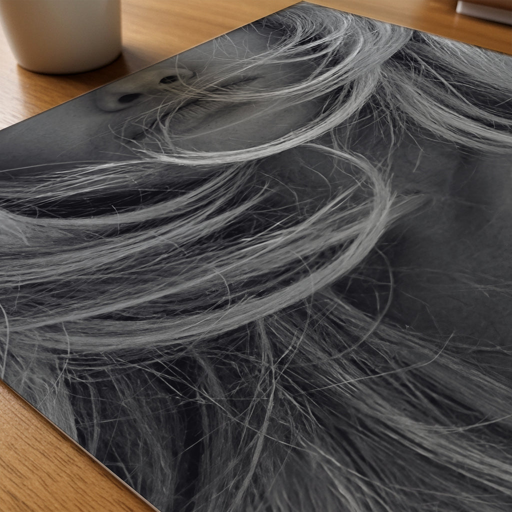 Windswept Muse Poster – närbild på papper